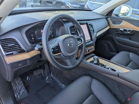 Used 2025 Volvo XC90 B6 Plus w/ Protection Package Premier image 12