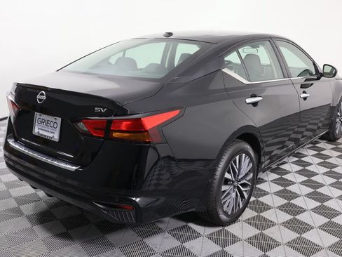 Used 2023 Nissan Altima 2.5 SV FWD image 8