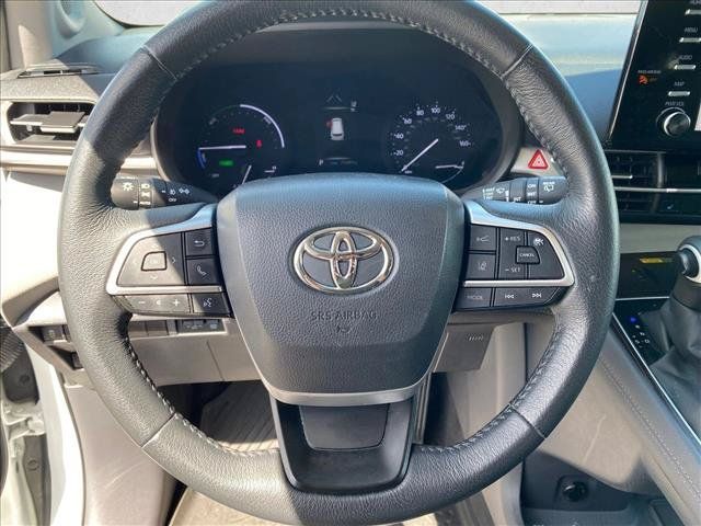 Used 2022 Toyota Sienna XLE w/ XLE Plus Package FWD image 11