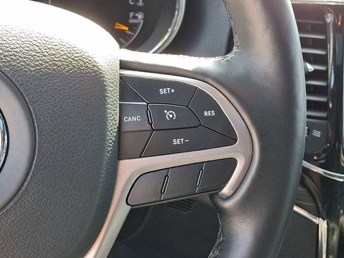 Used 2022 Jeep Grand Cherokee Limited image 25