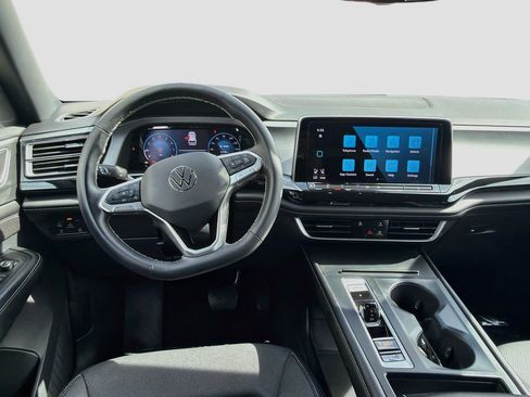 Certified 2024 Volkswagen Atlas Cross Sport SE FWD image 20