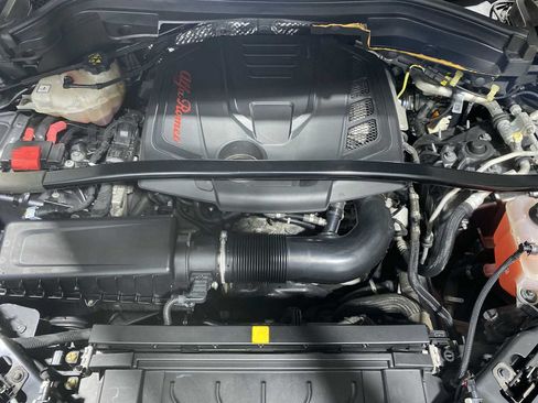 Used 2019 Alfa Romeo Stelvio Ti AWD/4WD image 9