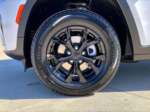 New 2026 Jeep Grand Cherokee Altitude RWD image 15