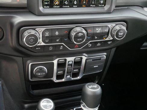 Used 2022 Jeep Wrangler Unlimited Sahara w/ Cold Weather Group AWD/4WD image 23