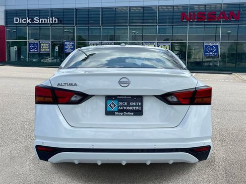 Used 2025 Nissan Altima 2.5 SV image 5