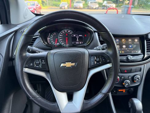 Used 2019 Chevrolet Trax LT w/ LT Convenience Package AWD/4WD image 10