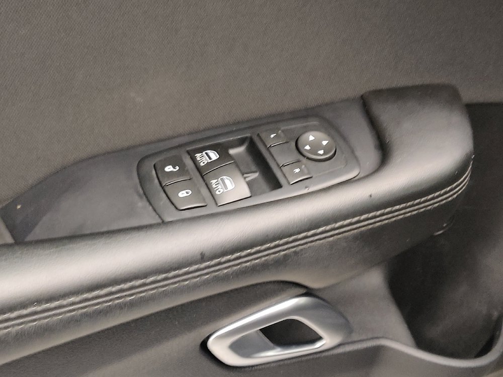 Used 2017 Dodge Challenger SXT RWD image 27