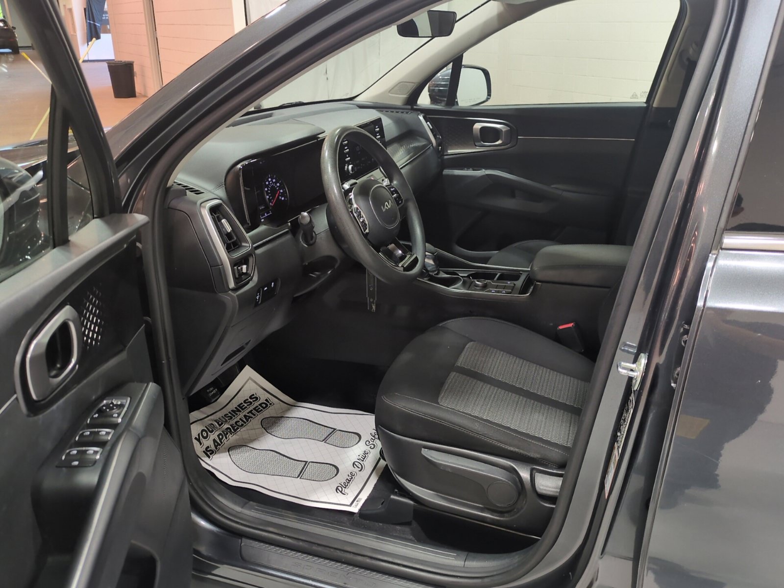 Used 2022 Kia Sorento LX AWD/4WD image 19