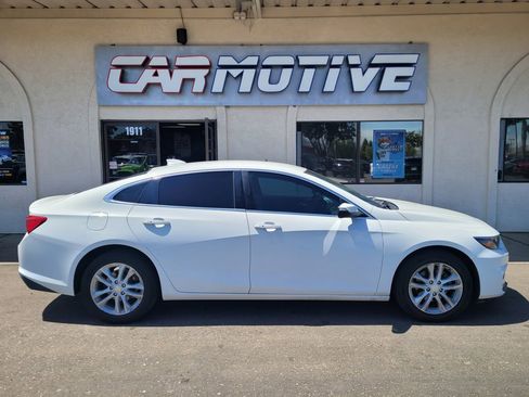 Used 2018 Chevrolet Malibu LT image 2