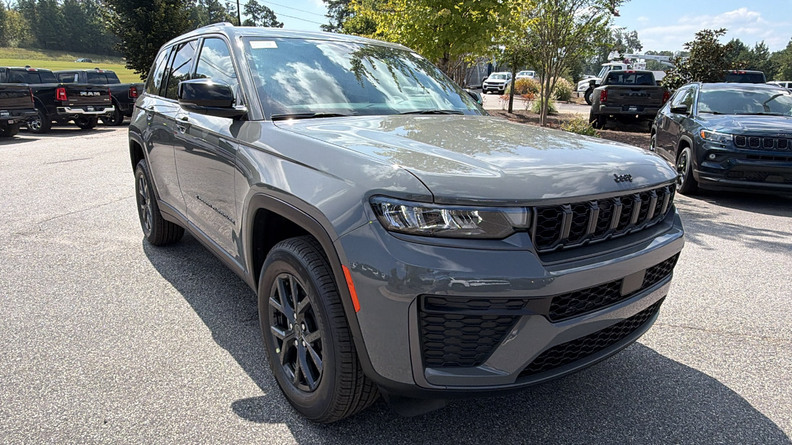 New 2027 Jeep Grand Cherokee Altitude RWD image 5