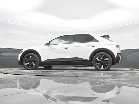 New 2025 Hyundai Ioniq 5 SE image 31
