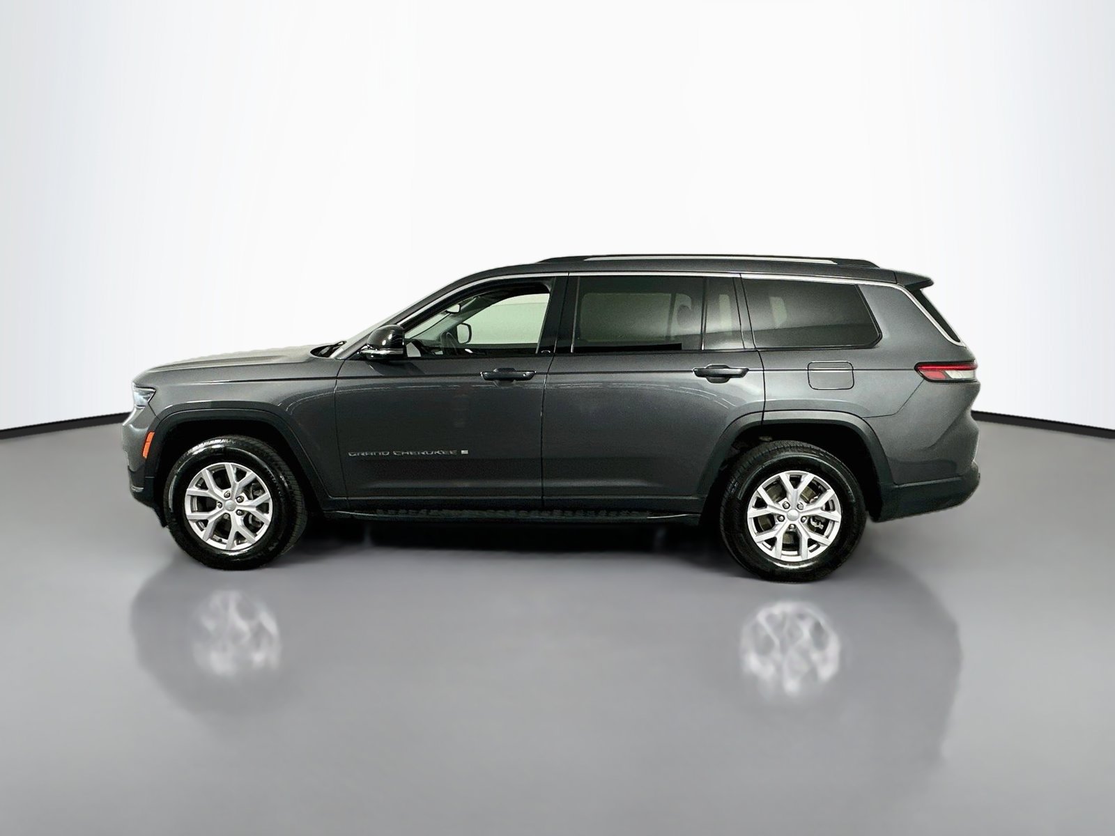 Used 2022 Jeep Grand Cherokee L Limited w/ Trailer Tow Group (B) AWD/4WD image 4