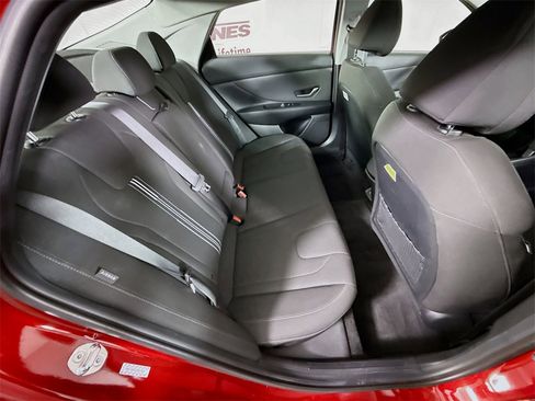 Certified 2024 Hyundai Elantra SEL w/ Convenience Package image 30