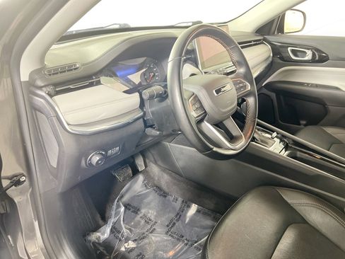 Used 2022 Jeep Compass Limited image 9