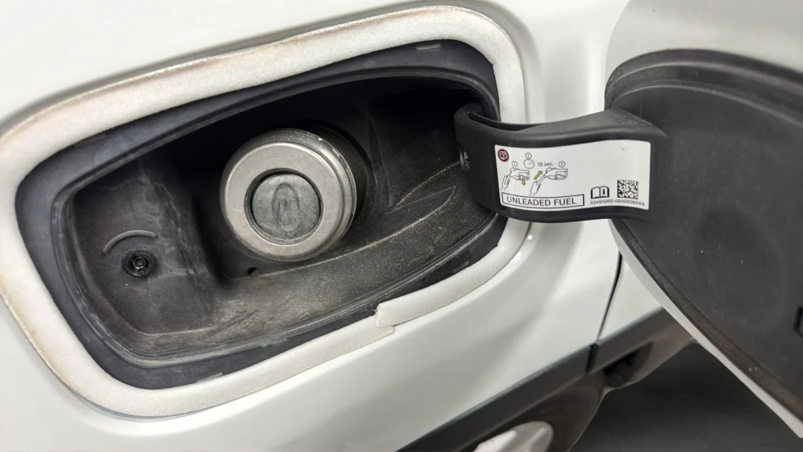 Used 2022 Jeep Compass Latitude FWD image 30