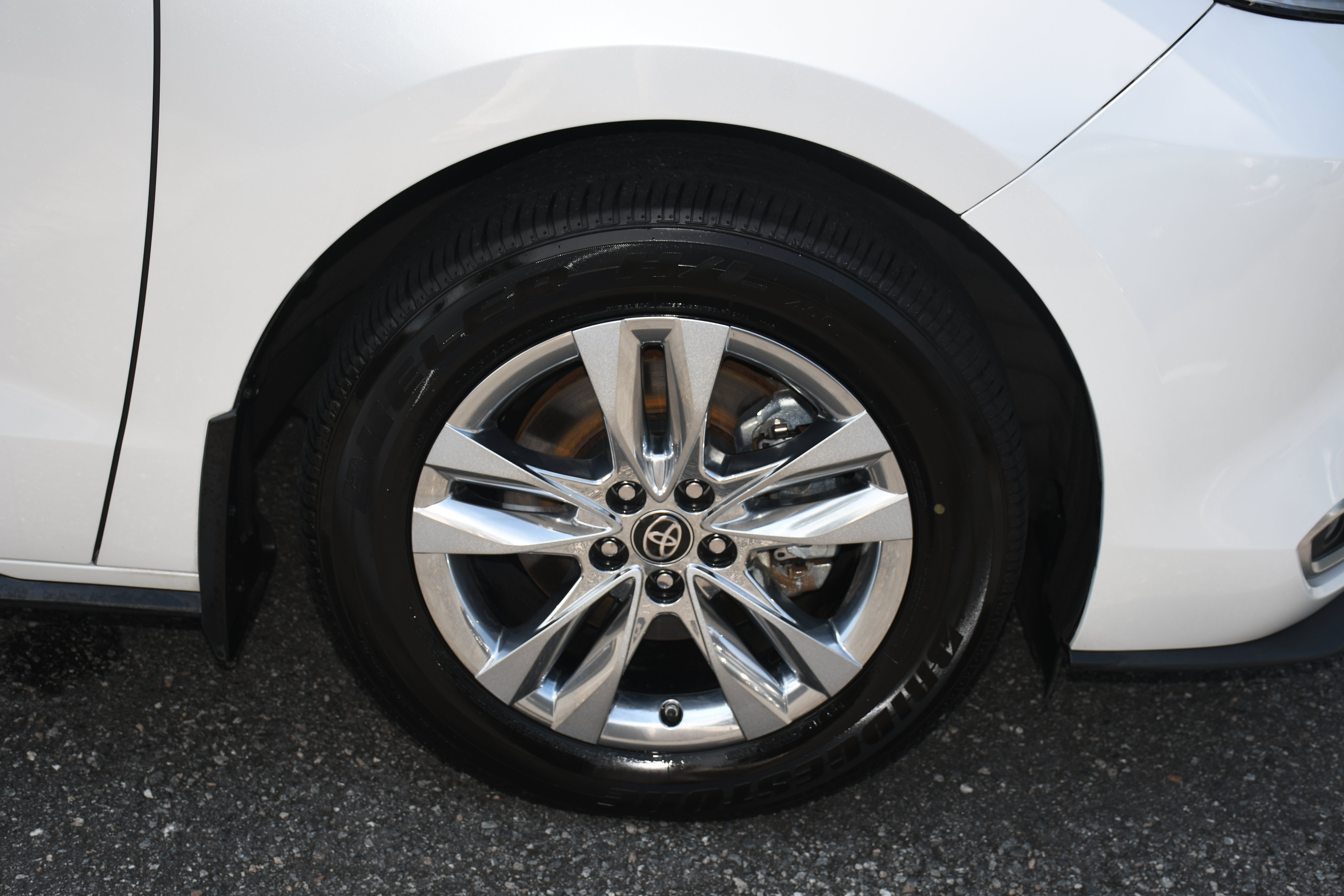 Certified 2024 Toyota Sienna Limited FWD image 24