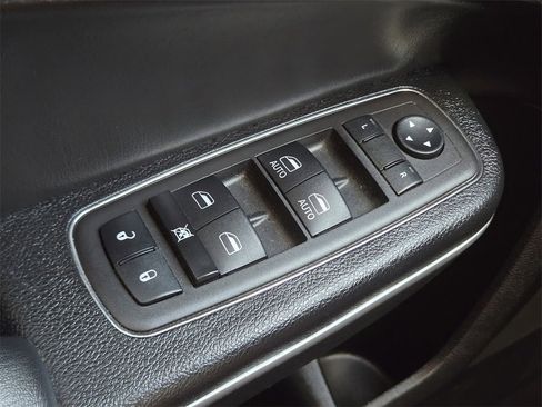 Used 2023 Chrysler 300 Touring image 24