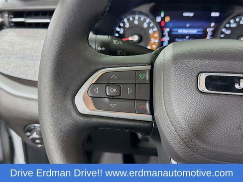 Used 2025 Jeep Compass Latitude image 13