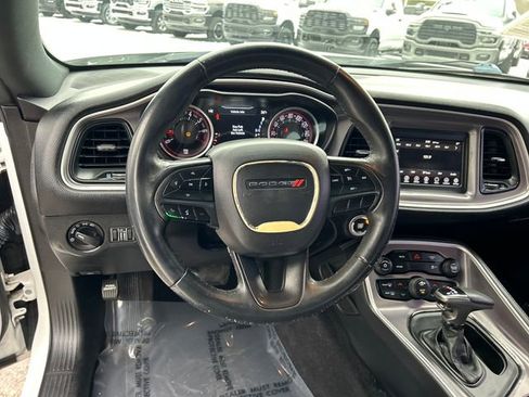 Used 2019 Dodge Challenger SXT image 11