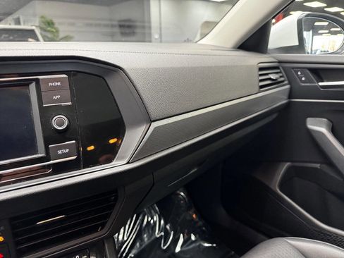 Used 2019 Volkswagen Jetta SE image 25