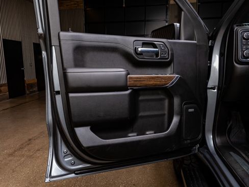 Used 2021 Chevrolet Silverado 1500 High Country w/ Technology Package image 35