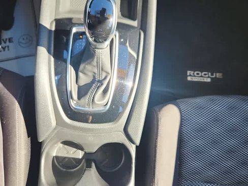 Used 2020 Nissan Rogue Sport SV image 24