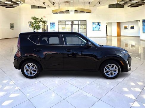 Used 2023 Kia Soul LX w/ LX Technology Package image 8