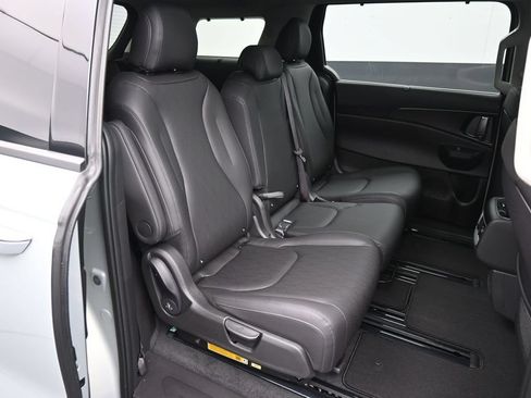New 2026 Kia Carnival SX w/ SX Dark Edition Package FWD image 28