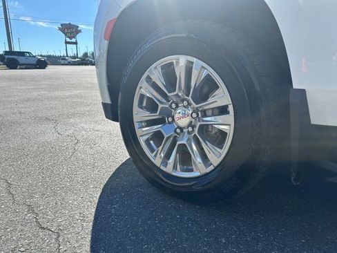 Used 2024 GMC Yukon XL Denali image 22