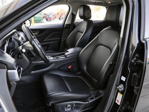 Used 2020 Jaguar F-PACE Premium image 16