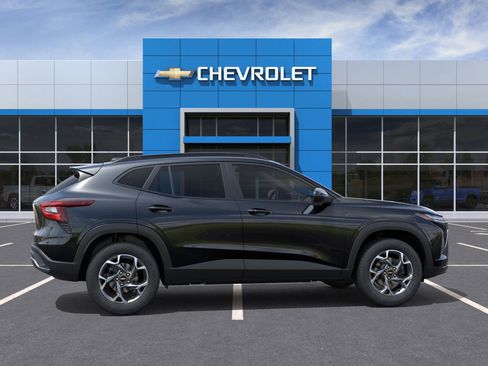 New 2025 Chevrolet Trax LT w/ Sunroof Package image 29