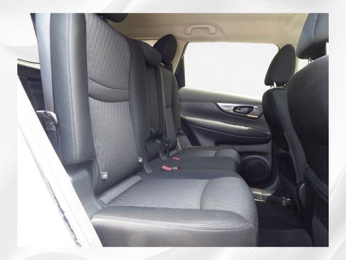 Used 2020 Nissan Rogue S image 18