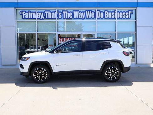 Used 2022 Jeep Compass Limited AWD/4WD image 5