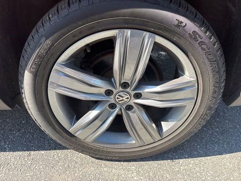 Used 2018 Volkswagen Tiguan SEL Premium AWD/4WD image 19