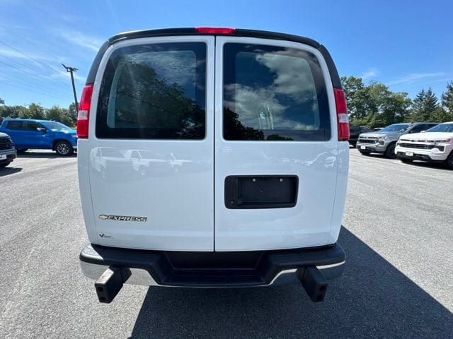 Used 2025 Chevrolet Express 2500 w/ Driver Convenience Package RWD image 6