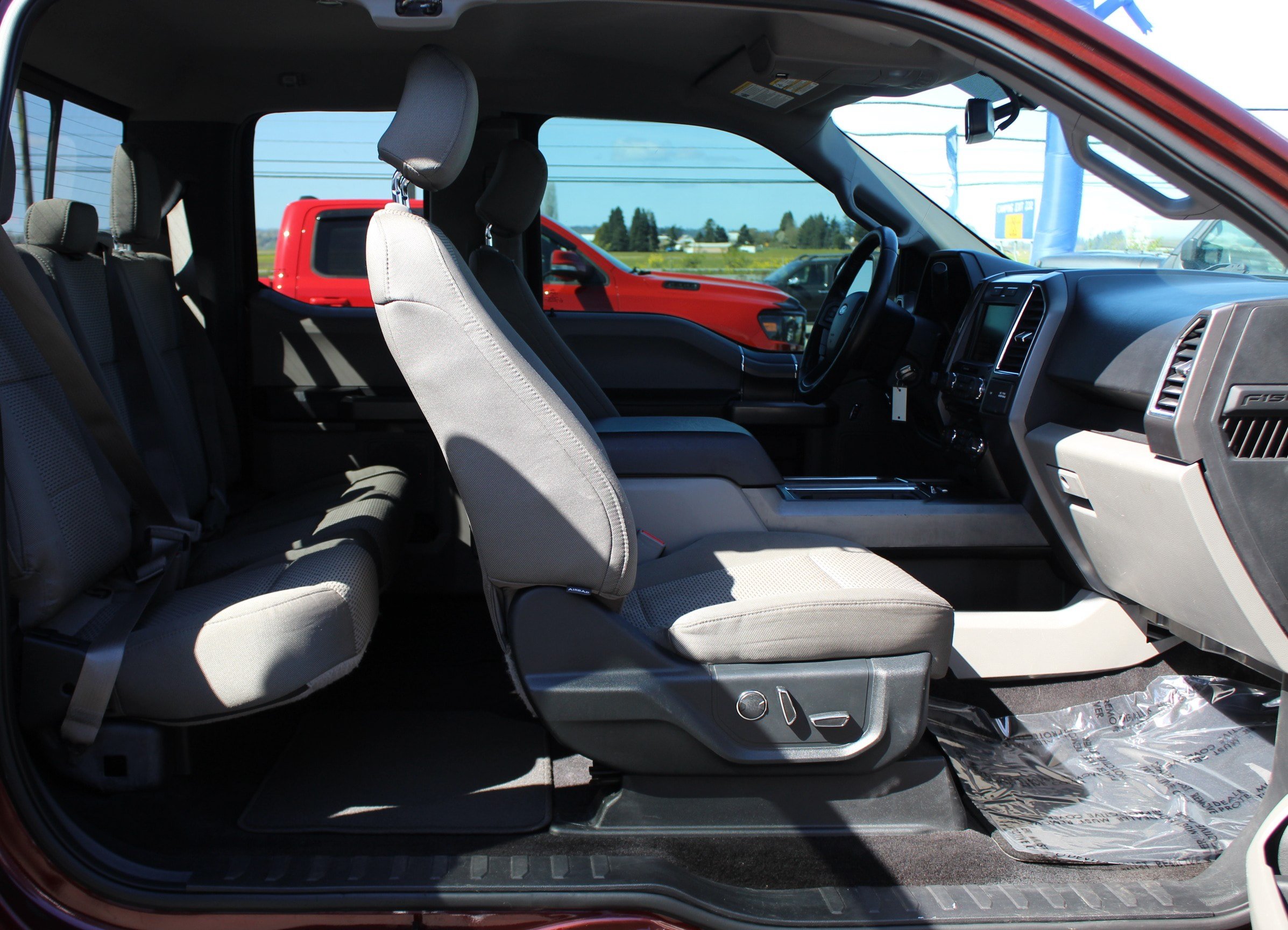 Used 2015 Ford F150 XLT w/ Equipment Group 302A Luxury AWD/4WD image 20