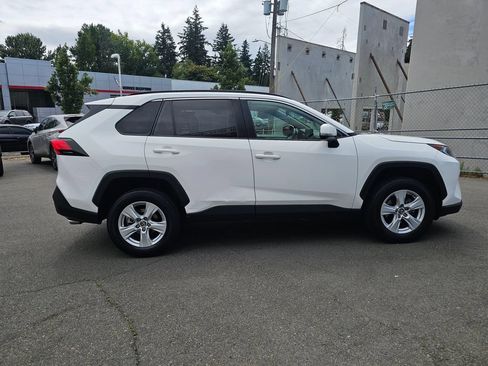 Used 2019 Toyota RAV4 XLE w/ Carpet Mat Package AWD/4WD image 8