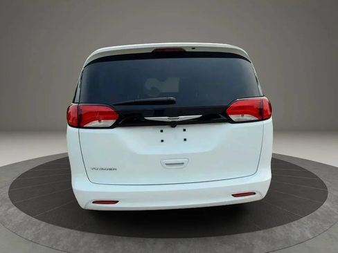 Used 2023 Chrysler Voyager LX FWD image 5