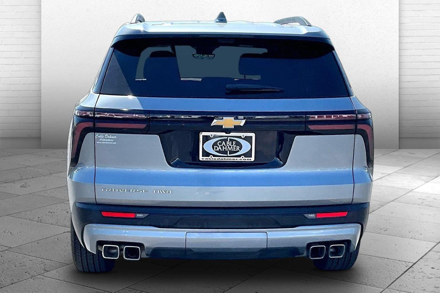 Used 2026 Chevrolet Traverse LT w/ Driver Confidence Package AWD/4WD image 3