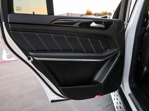 Used 2015 Mercedes-Benz GL 63 AMG 4MATIC w/ Accessory Chrome Package image 43