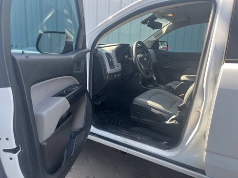 Used 2022 Chevrolet Colorado W/T w/ WT Convenience Package AWD/4WD image 9