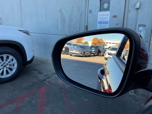 Used 2025 Chevrolet Trax LT image 17