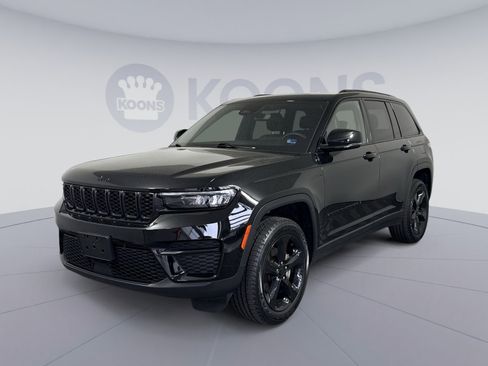 Used 2023 Jeep Grand Cherokee Altitude AWD/4WD image 1