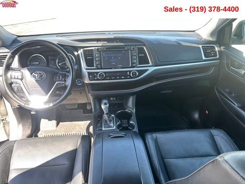 Used 2019 Toyota Highlander Limited Platinum AWD/4WD image 12