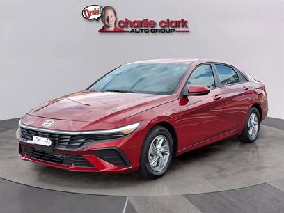 Certified 2025 Hyundai Elantra SE