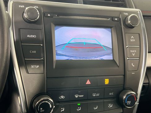 Used 2017 Toyota Camry SE image 12