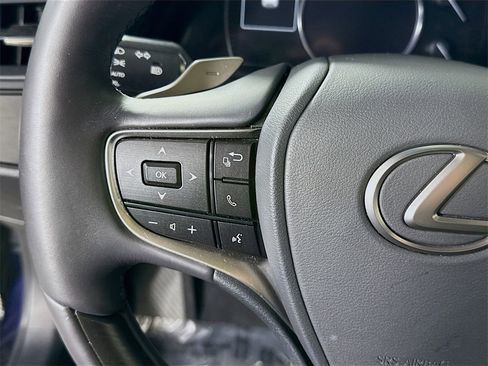 Used 2022 Lexus ES 300h w/ Luxury Package image 23