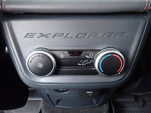 Used 2025 Ford Explorer Active image 17