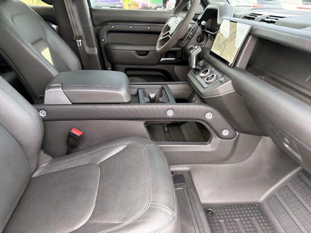 Used 2024 Land Rover Defender 110 Carpathian Edition AWD/4WD image 10