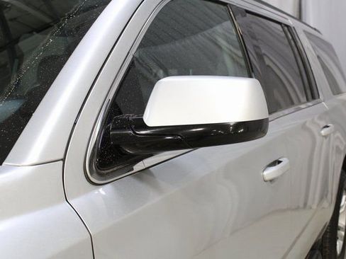 Used 2018 Chevrolet Suburban LT image 32